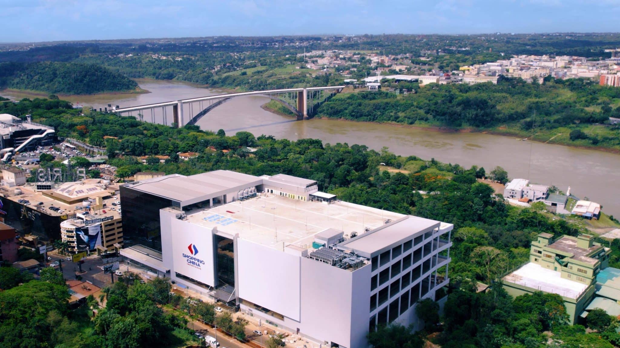 Shopping China inaugura a maior loja da América Latina e redefine o turismo de compras.